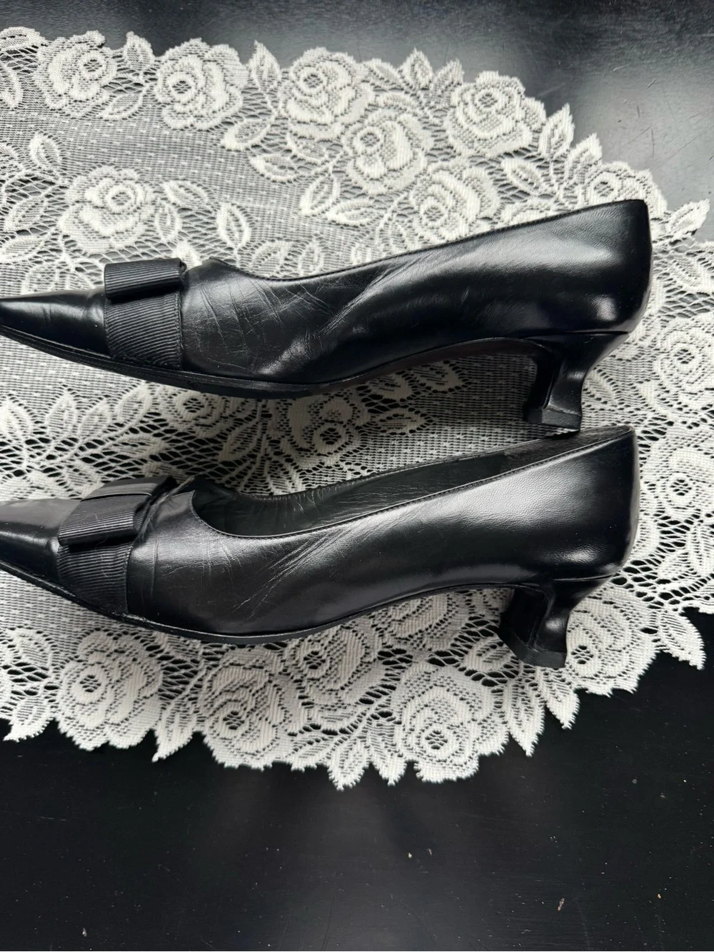 Stuart Weitzman Women's Bow-Accent Soft Patent Leather Slip-on Pumps - Picture 5 of 9